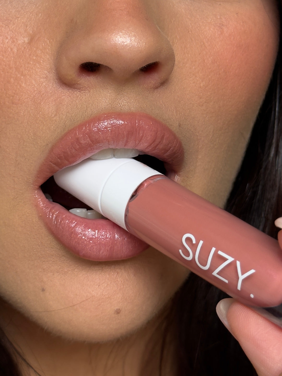 SUZY. Gloss - 'TEA ROSE'
